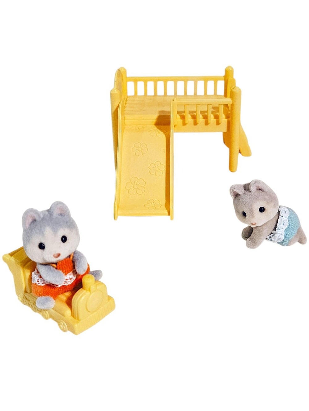 Calico Critters Sylvanian Families Baby Husky Twins Train & Slide Bed Playset